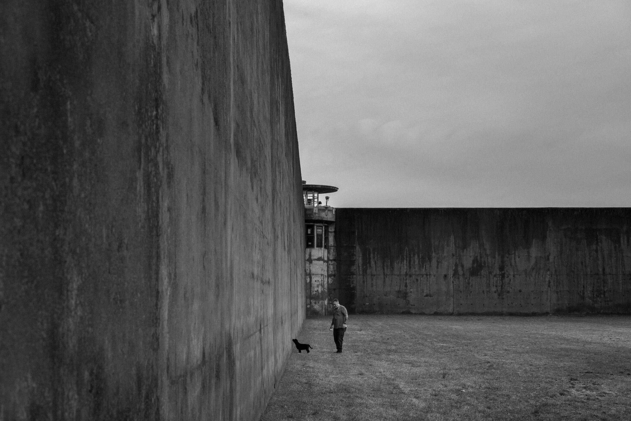 Ashley Gilbertson for ©Puppies Behind Bars